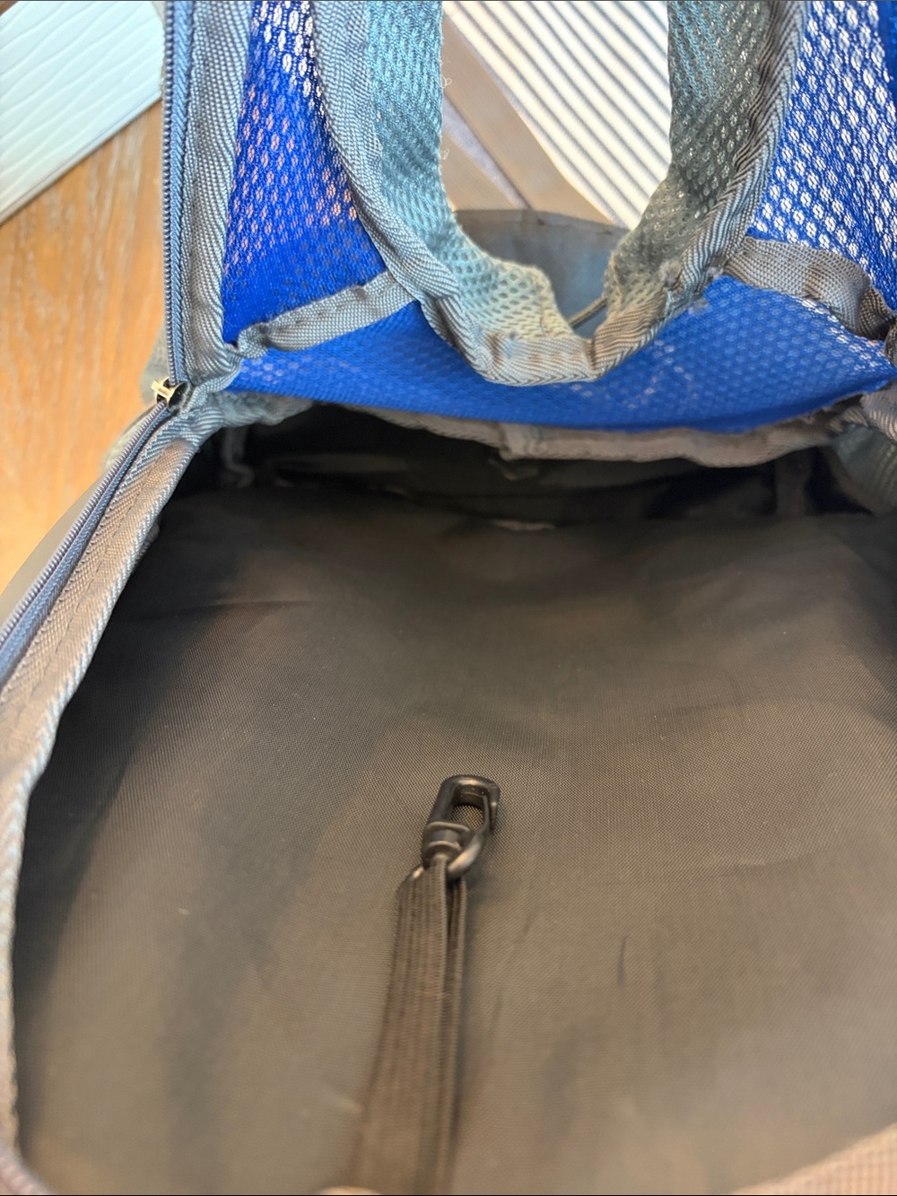 Blue and Gray Dog Carrying Backpack - Unbranded Gulpy water dispenser - Picture 3 of 8